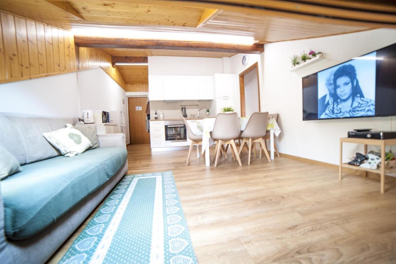 La Mansarda Di Emma Apartamento Pinzolo Exterior foto